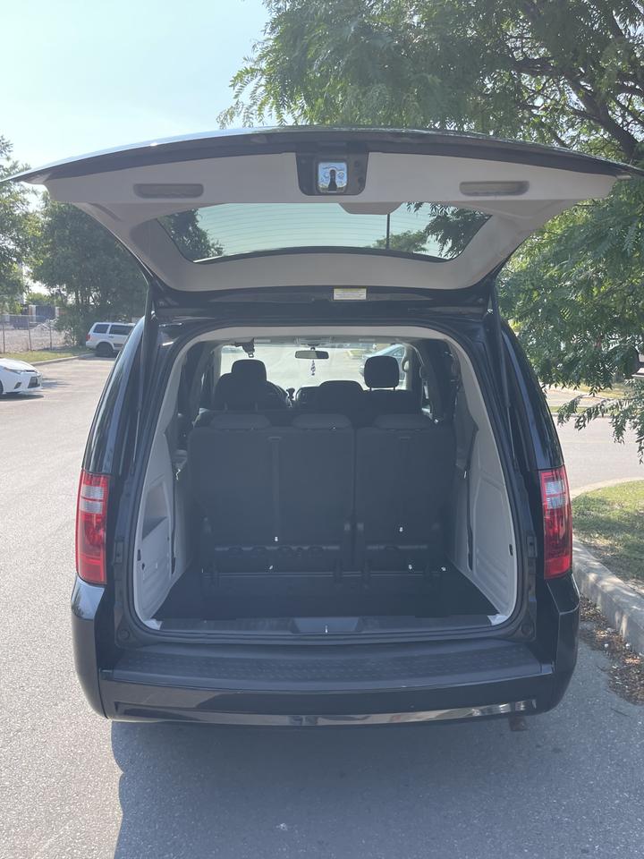 2010 Dodge Grand Caravan SE   ONLY 105,000 KMS Photo