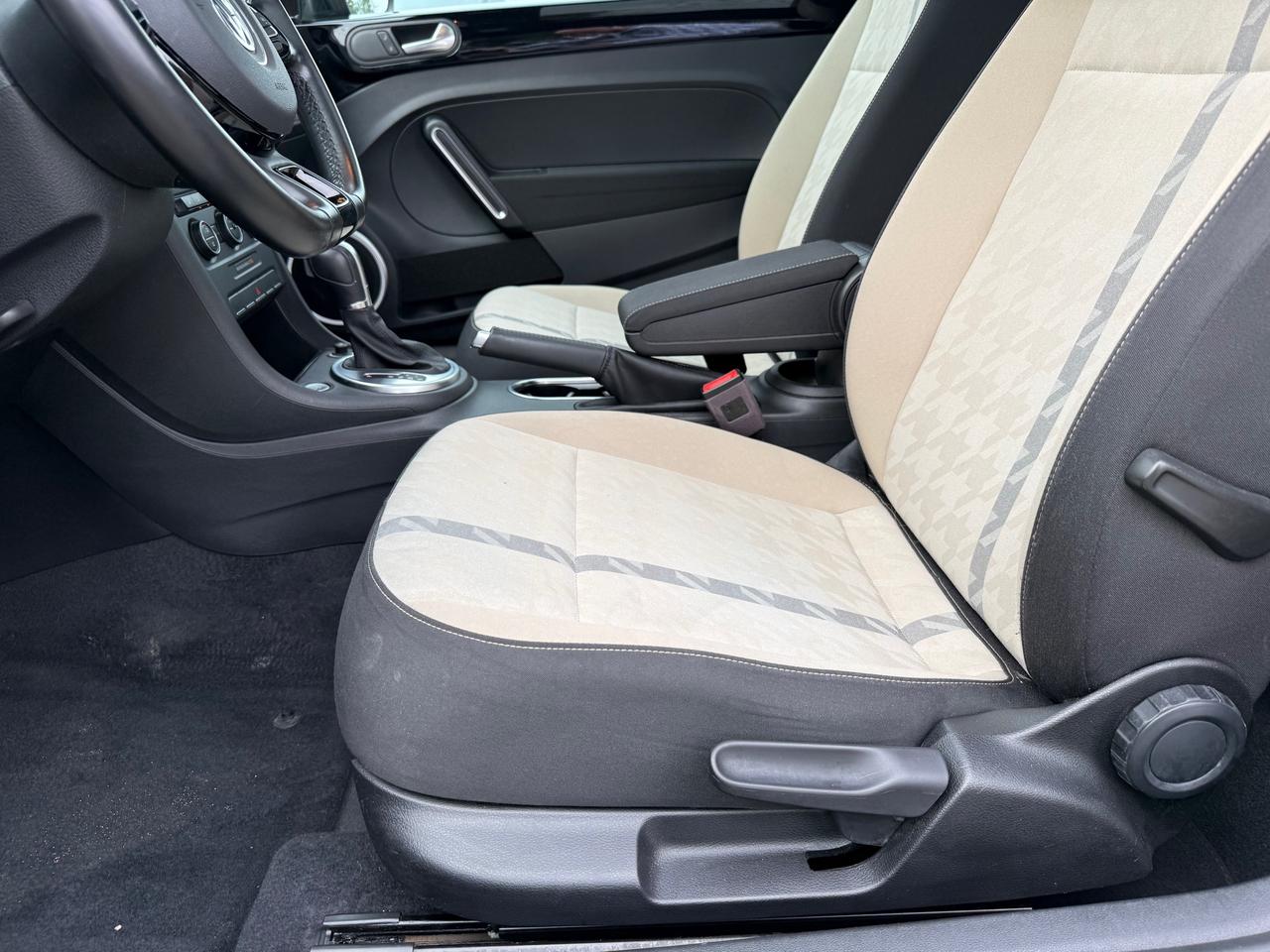 2018 Volkswagen Beetle 2.0 TSI Coast Sunroof! CarPlay! Heat Seats! Photo