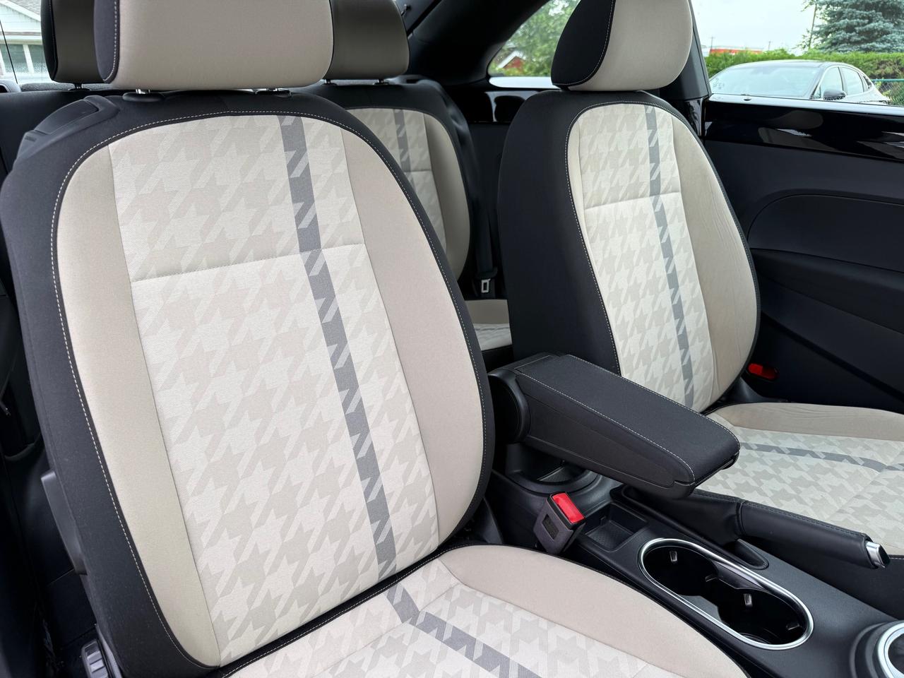 2018 Volkswagen Beetle 2.0 TSI Coast Sunroof! CarPlay! Heat Seats! Photo