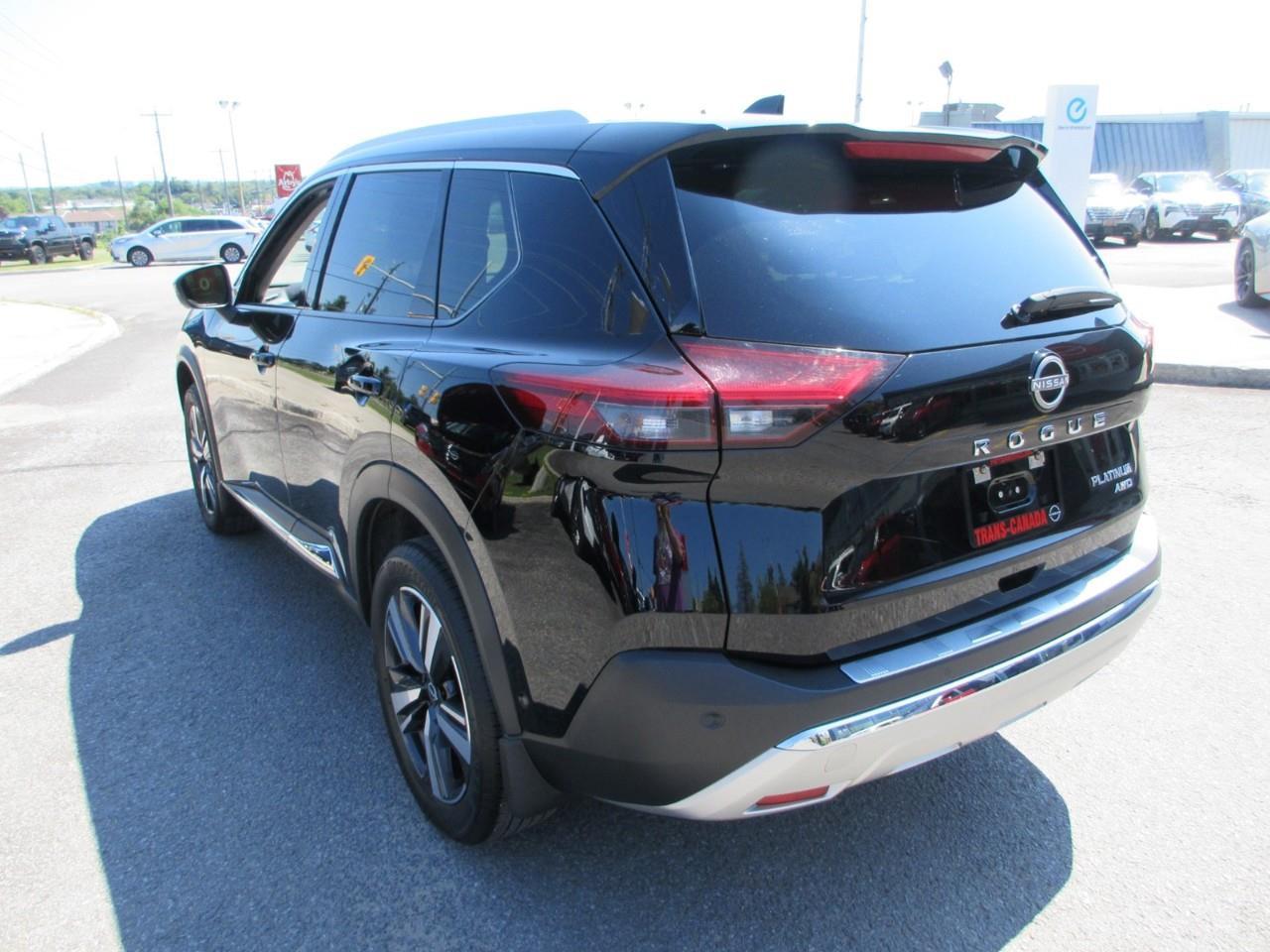 2023 Nissan Rogue Platinum Photo2