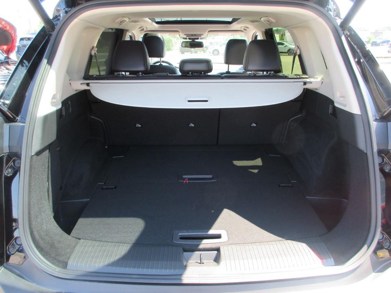 2023 Nissan Rogue Platinum Photo