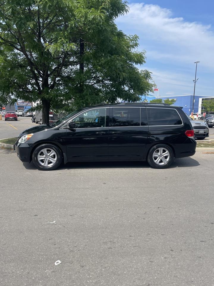 2010 Honda Odyssey TOURING   POWER SLIDING DOORS POWER SUNROOF Photo