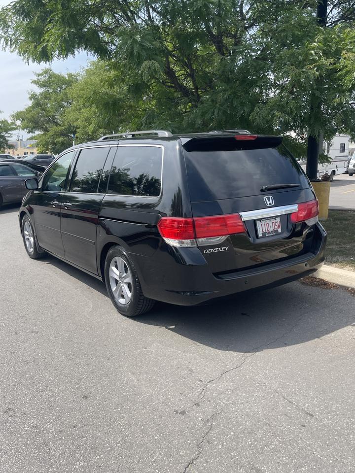 2010 Honda Odyssey TOURING   POWER SLIDING DOORS POWER SUNROOF Photo