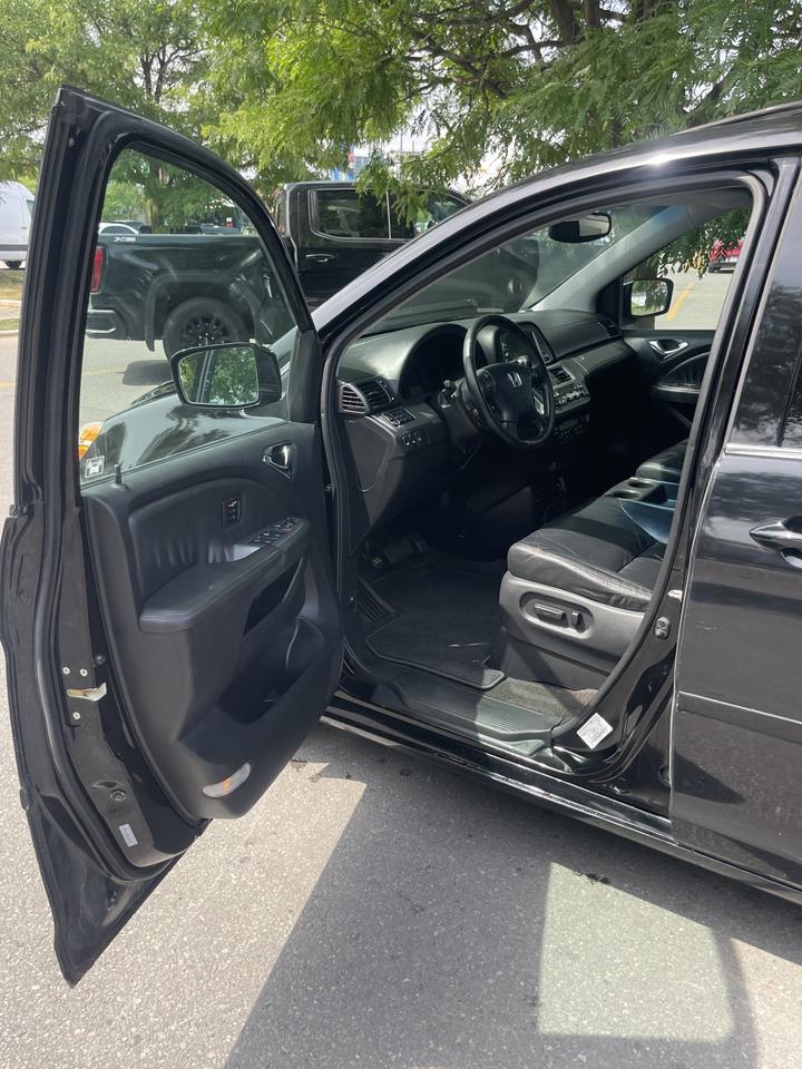 2010 Honda Odyssey TOURING   POWER SLIDING DOORS POWER SUNROOF Photo