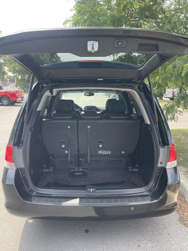 2010 Honda Odyssey TOURING   POWER SLIDING DOORS POWER SUNROOF Photo