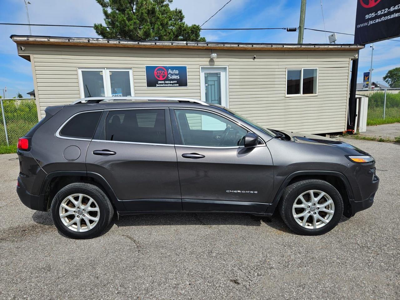 2017 Jeep Cherokee Fwd 4dr North Photo