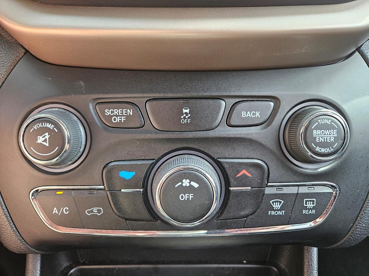 2017 Jeep Cherokee Fwd 4dr North Photo