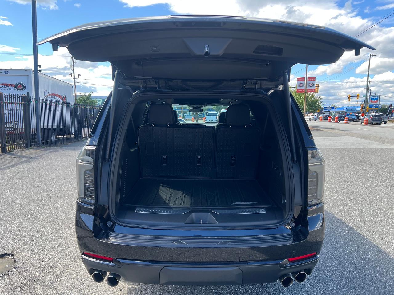 2025 Chevrolet Suburban RST Photo