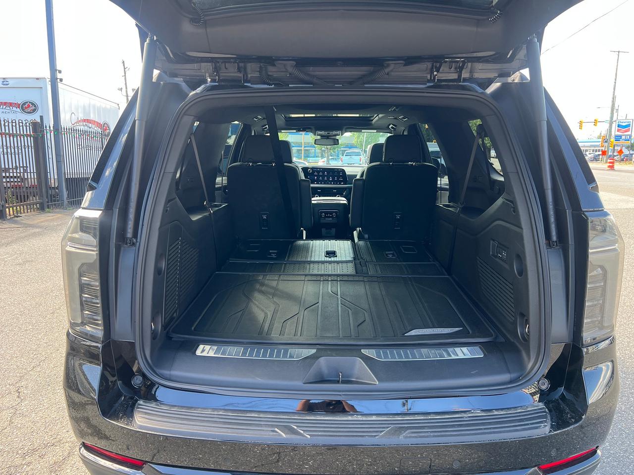 2025 Chevrolet Suburban RST Photo