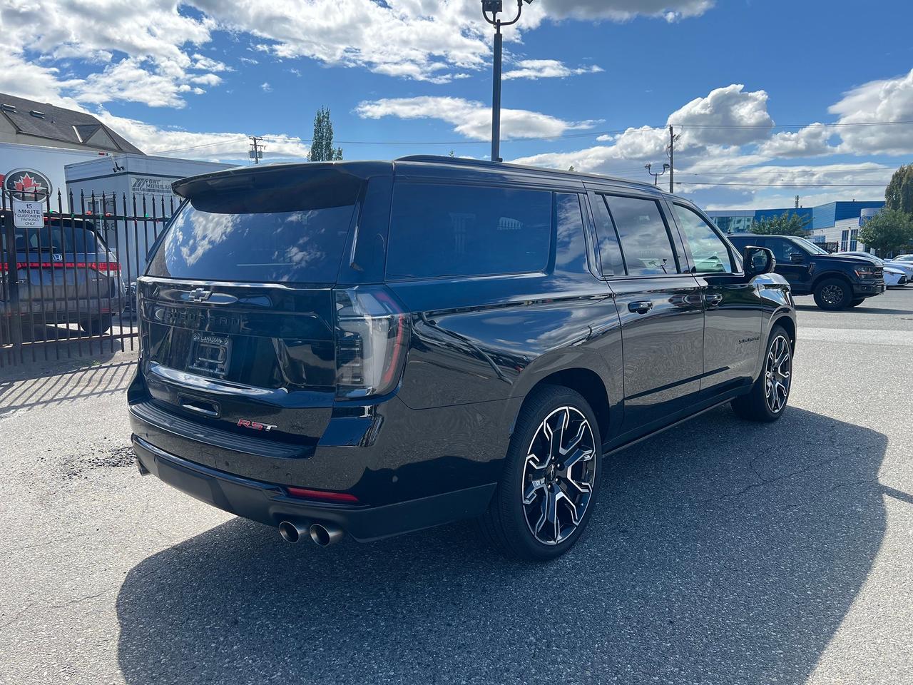 2025 Chevrolet Suburban RST Photo