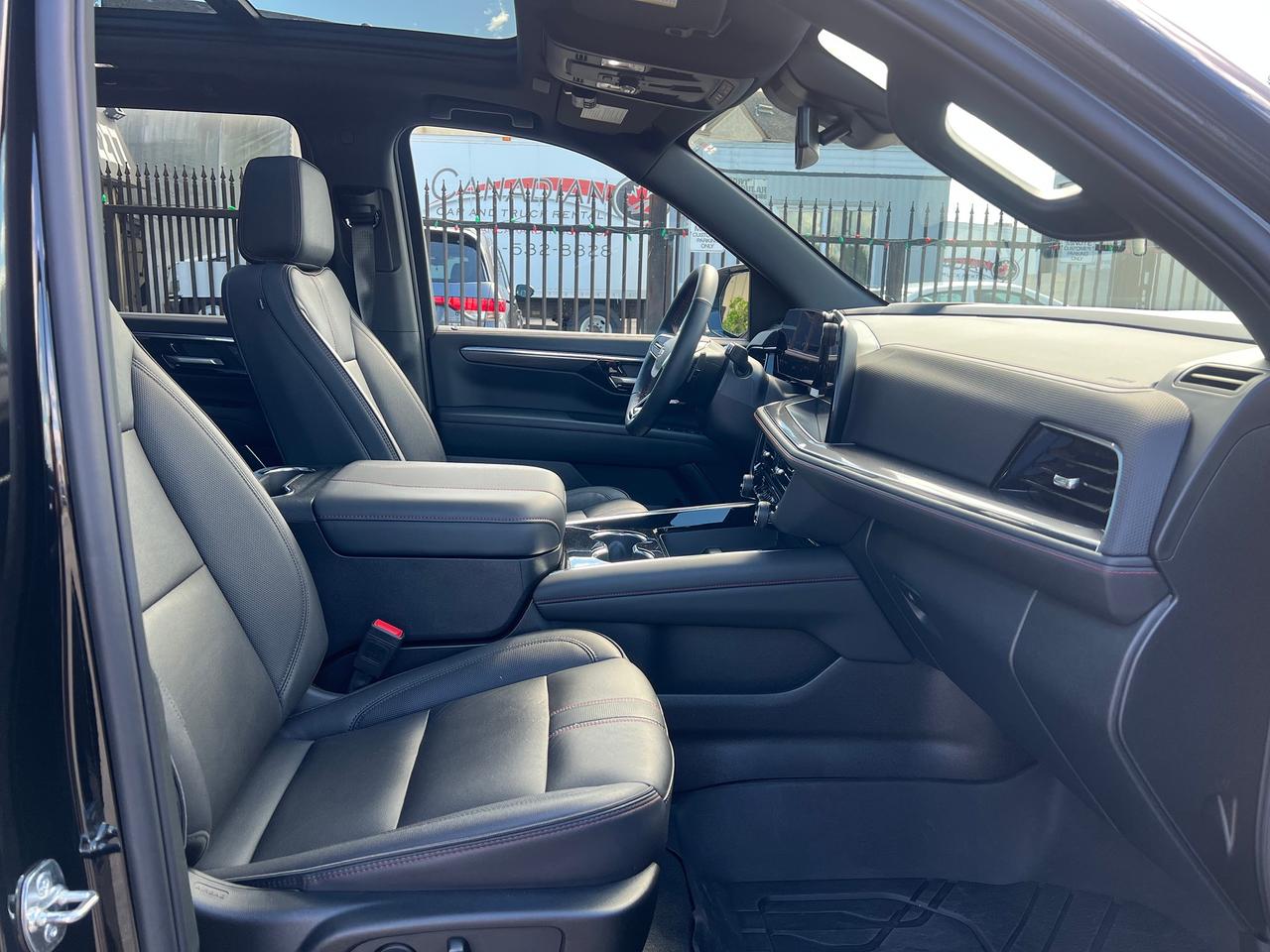 2025 Chevrolet Suburban RST Photo