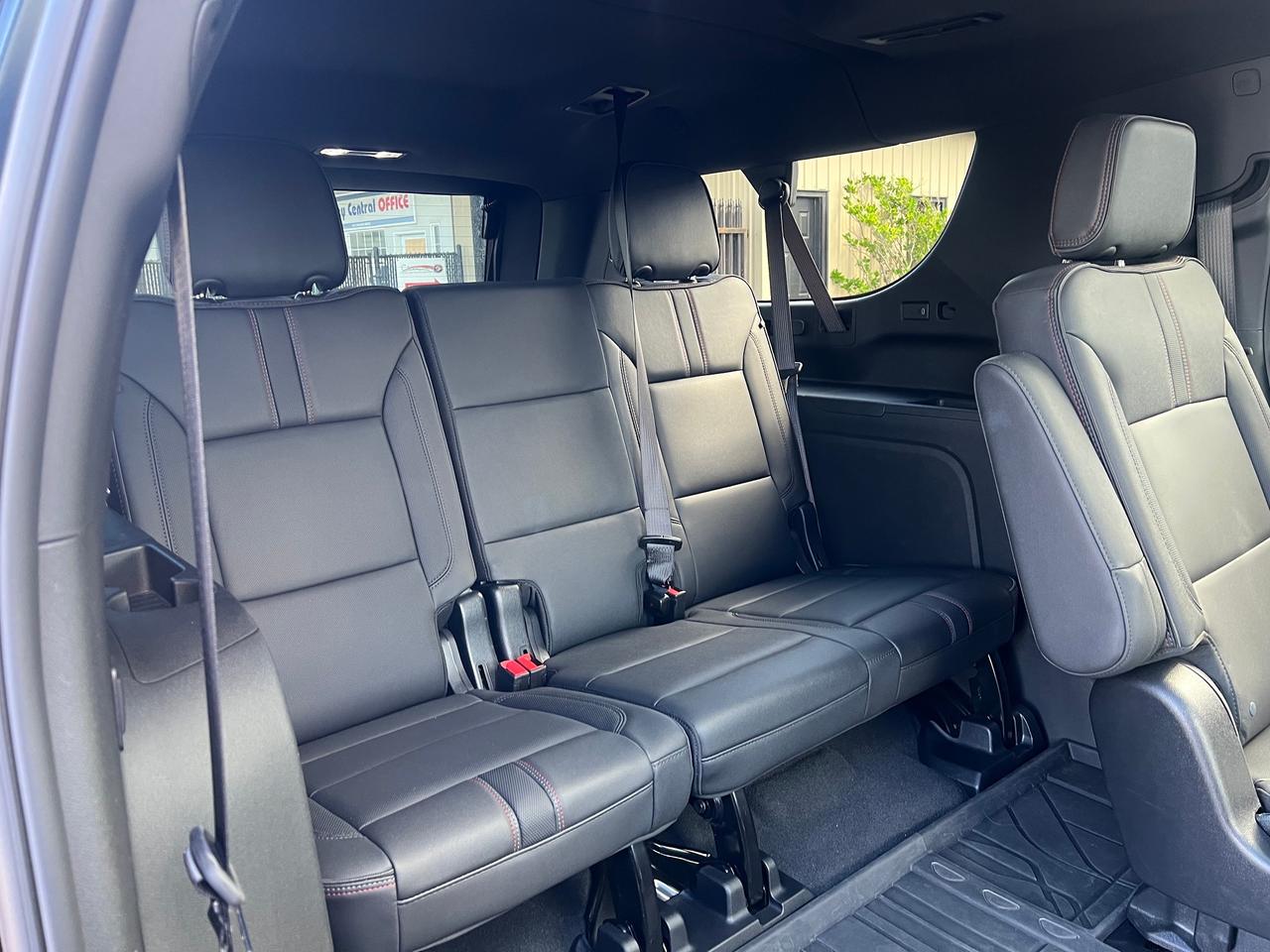 2025 Chevrolet Suburban RST Photo
