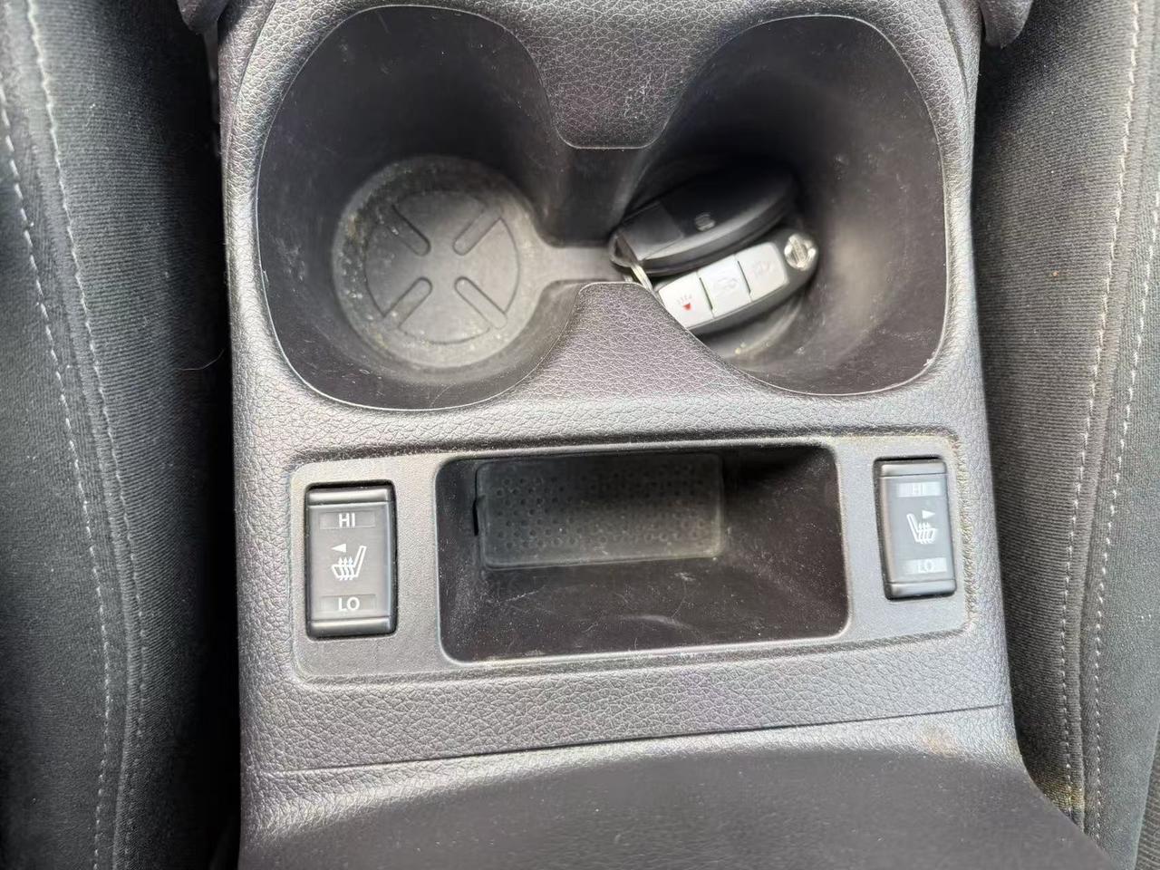 2015 Nissan Rogue SV Photo
