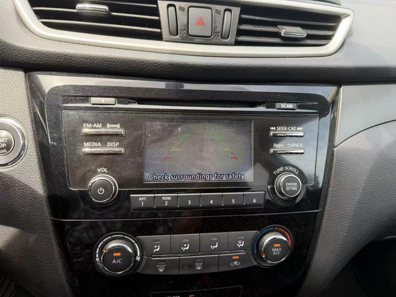 2015 Nissan Rogue SV Photo