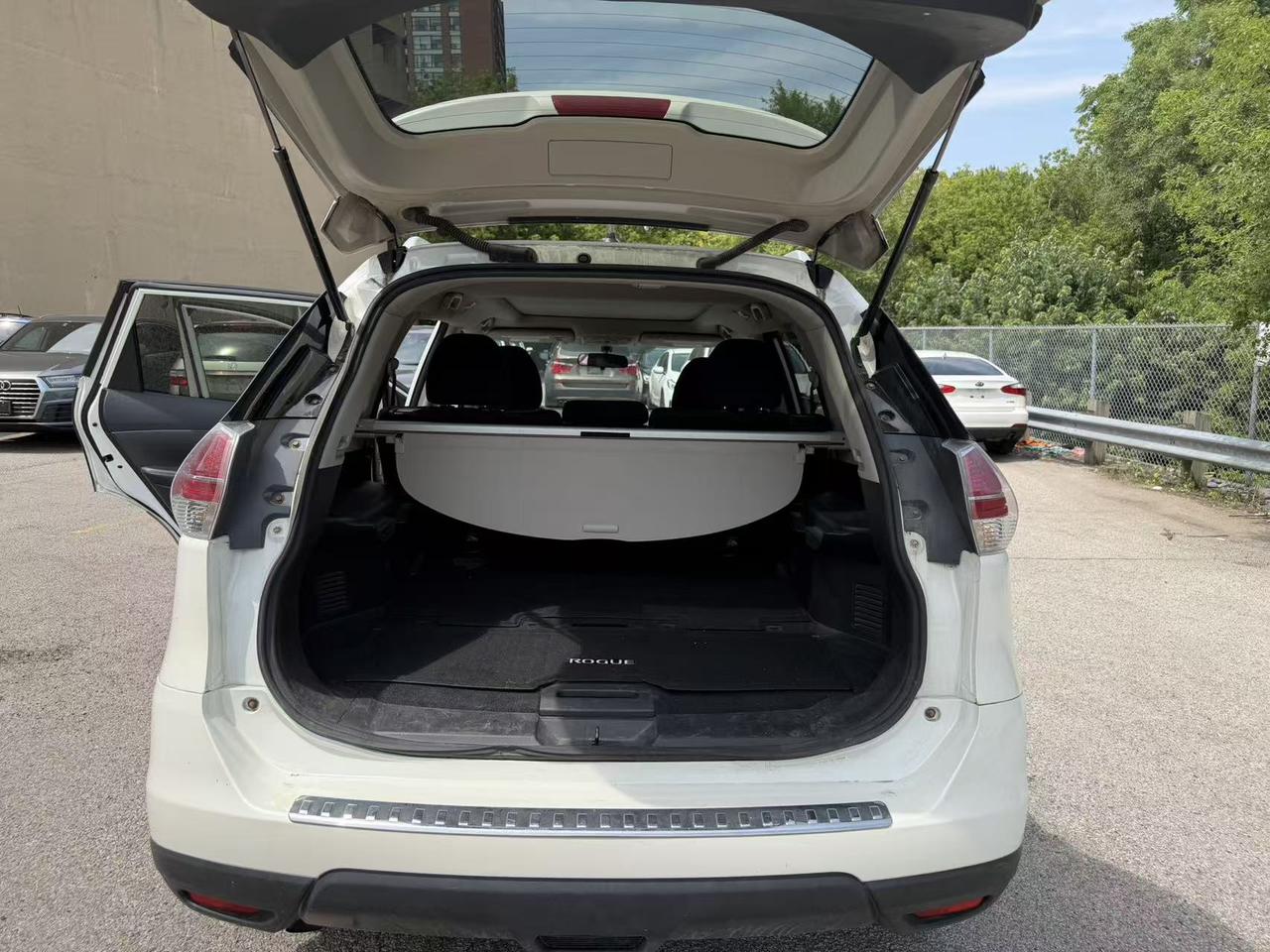 2015 Nissan Rogue SV Photo