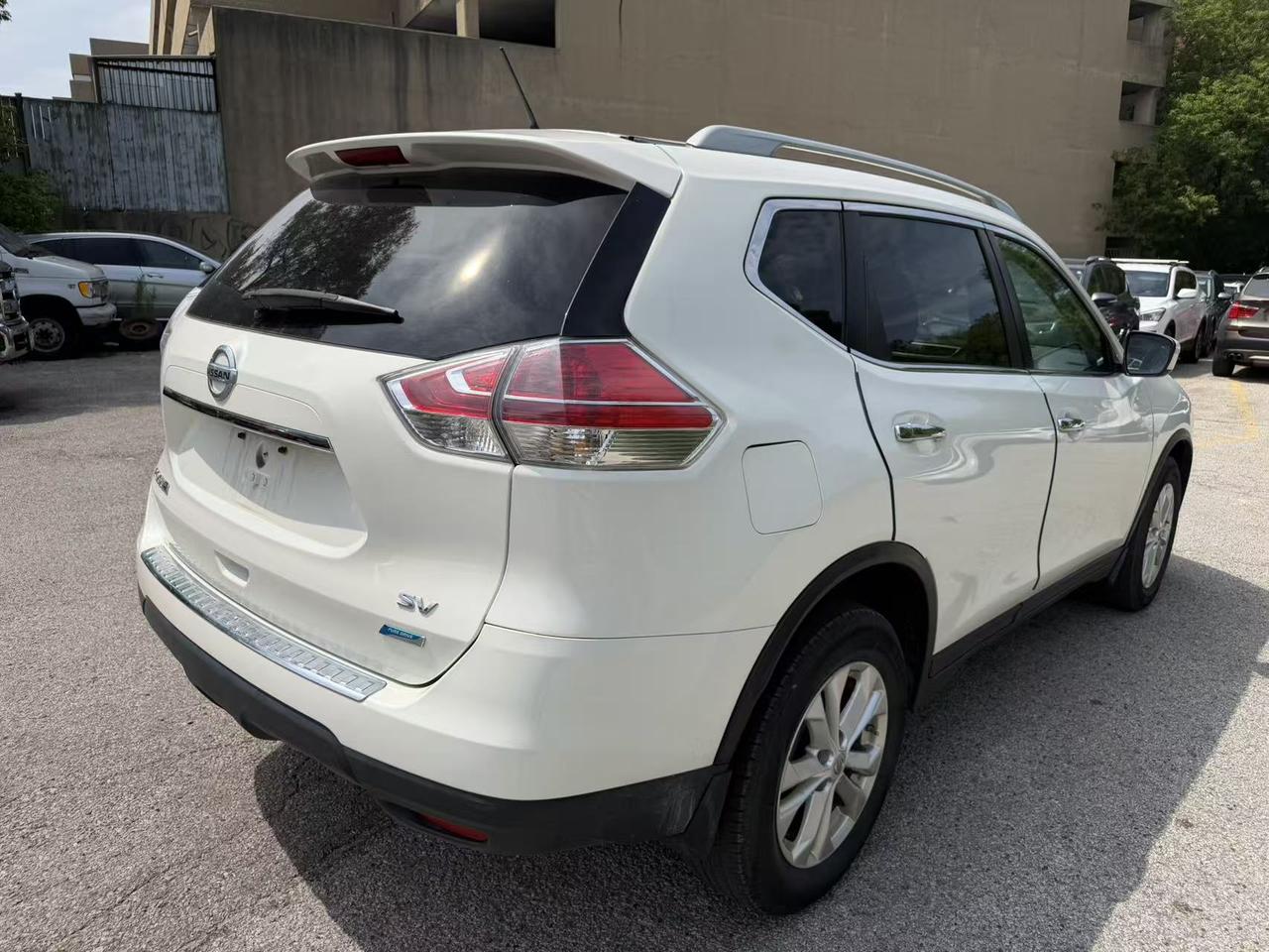 2015 Nissan Rogue SV Photo