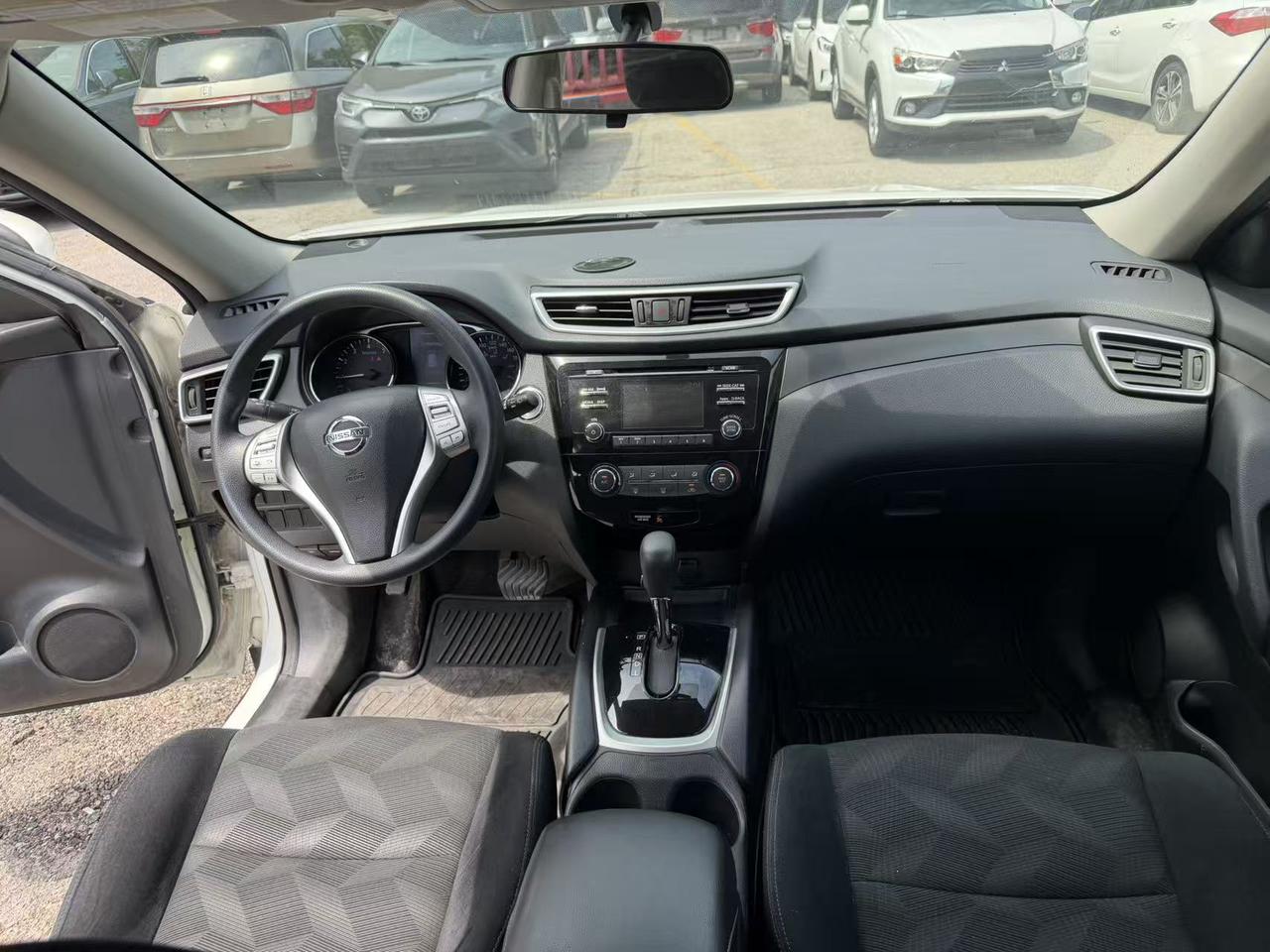 2015 Nissan Rogue SV Photo