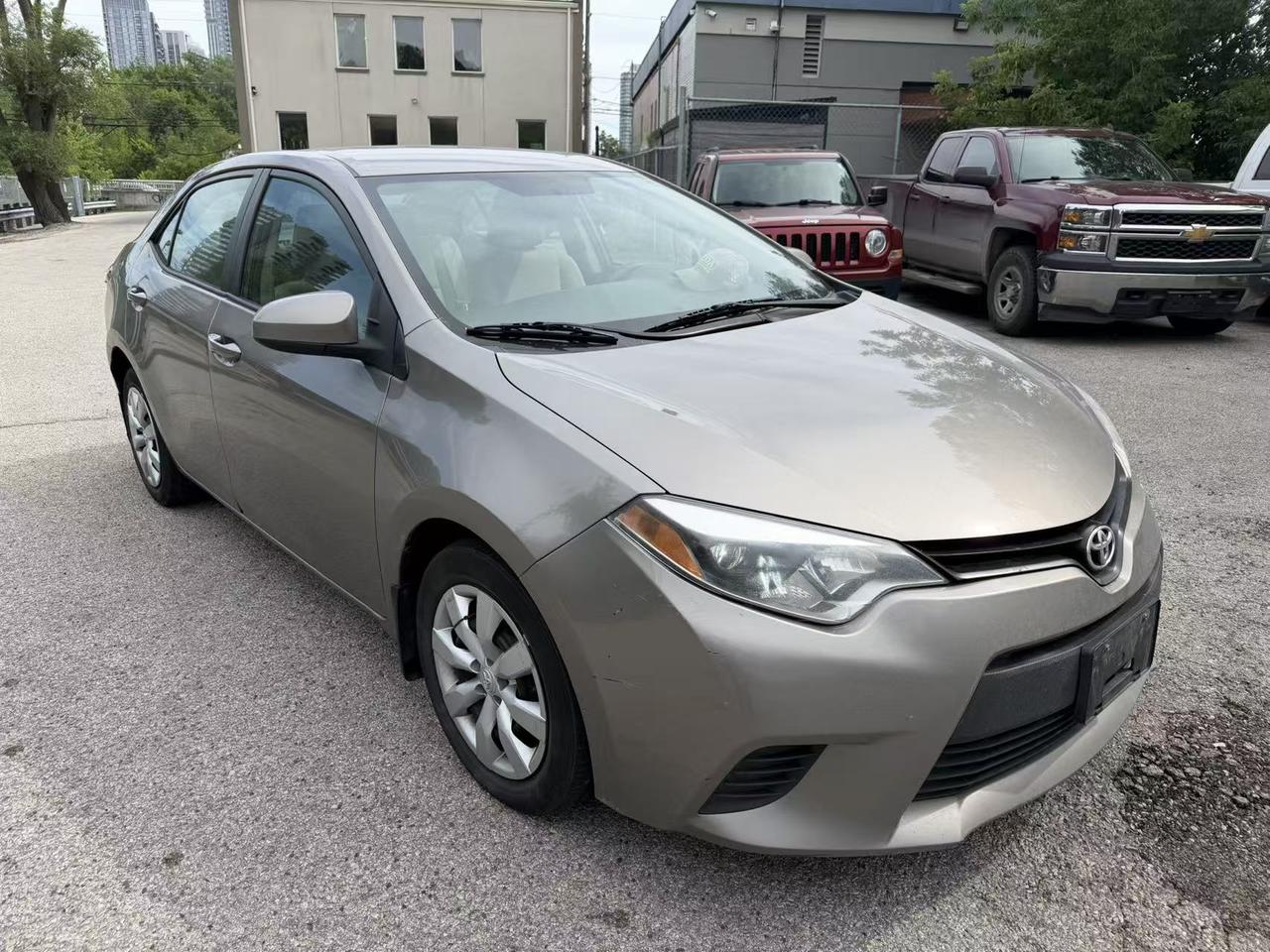 2014 Toyota Corolla LE Photo2