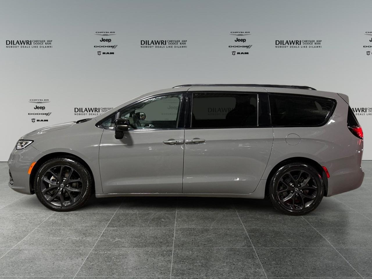 2025 Chrysler Pacifica Limited FWD Photo1