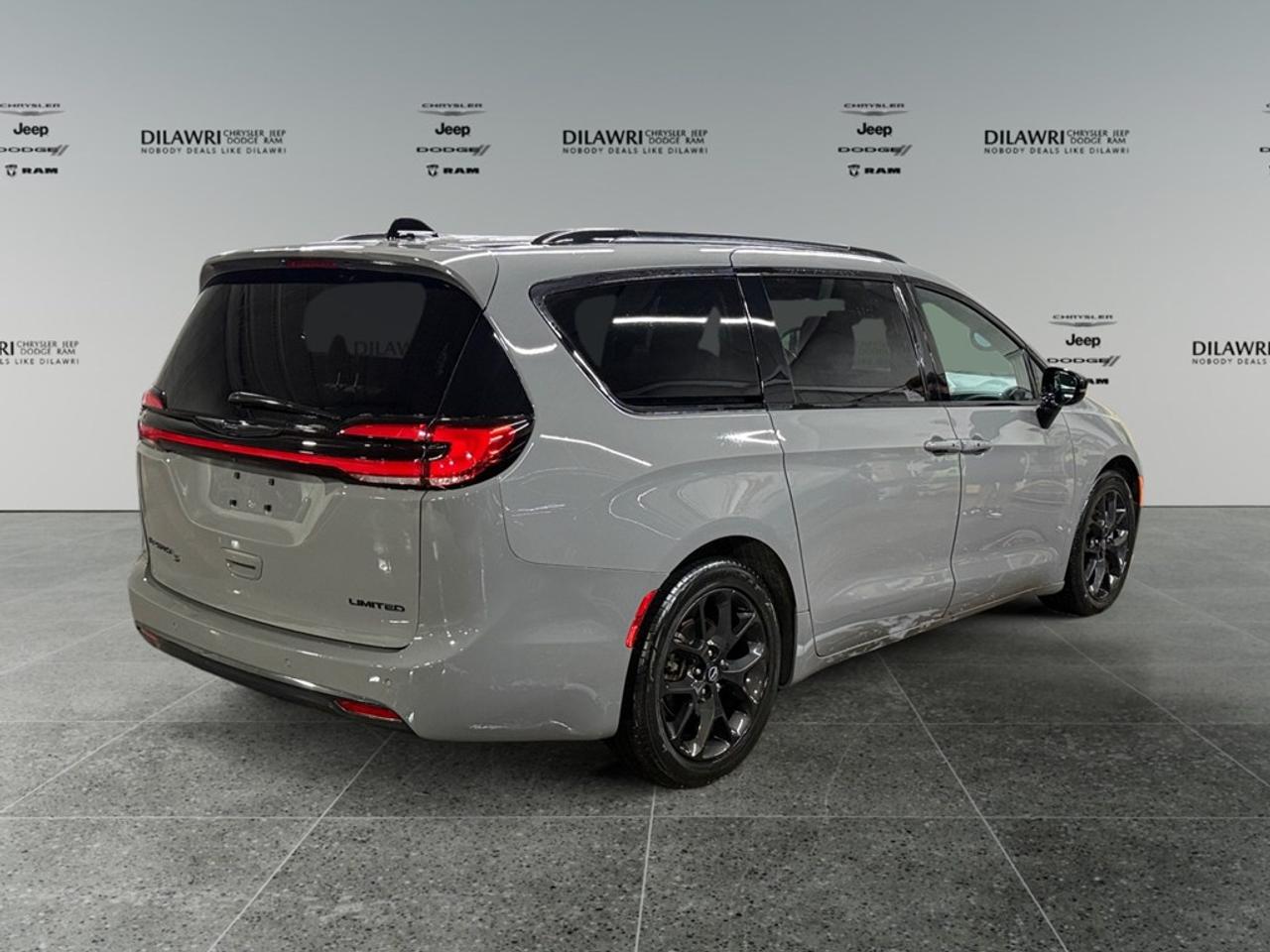 2025 Chrysler Pacifica Limited FWD Photo