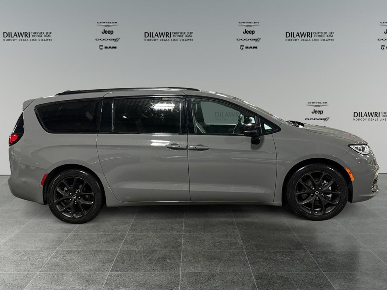 2025 Chrysler Pacifica Limited FWD Photo