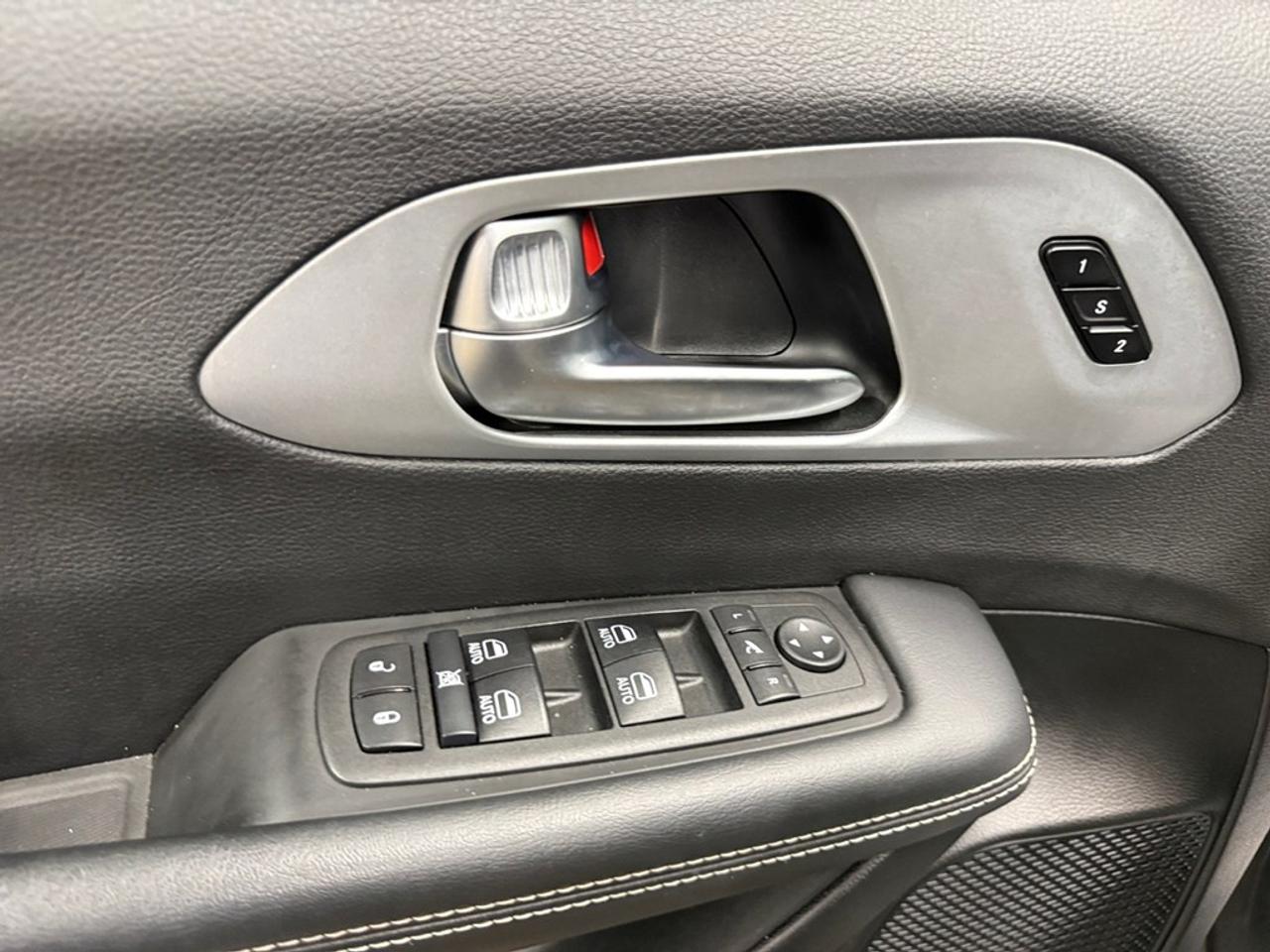 2025 Chrysler Pacifica Limited FWD Photo