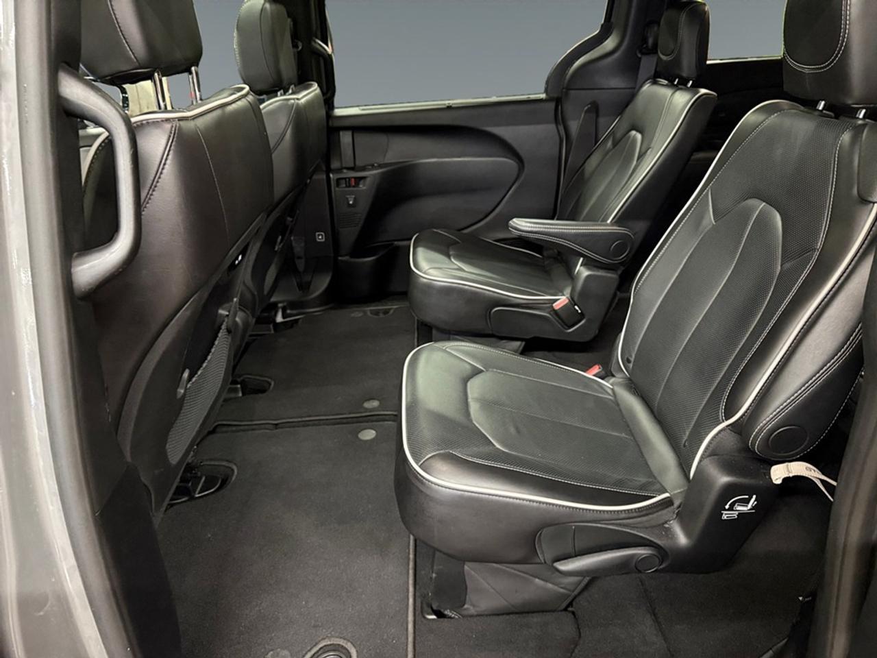 2025 Chrysler Pacifica Limited FWD Photo