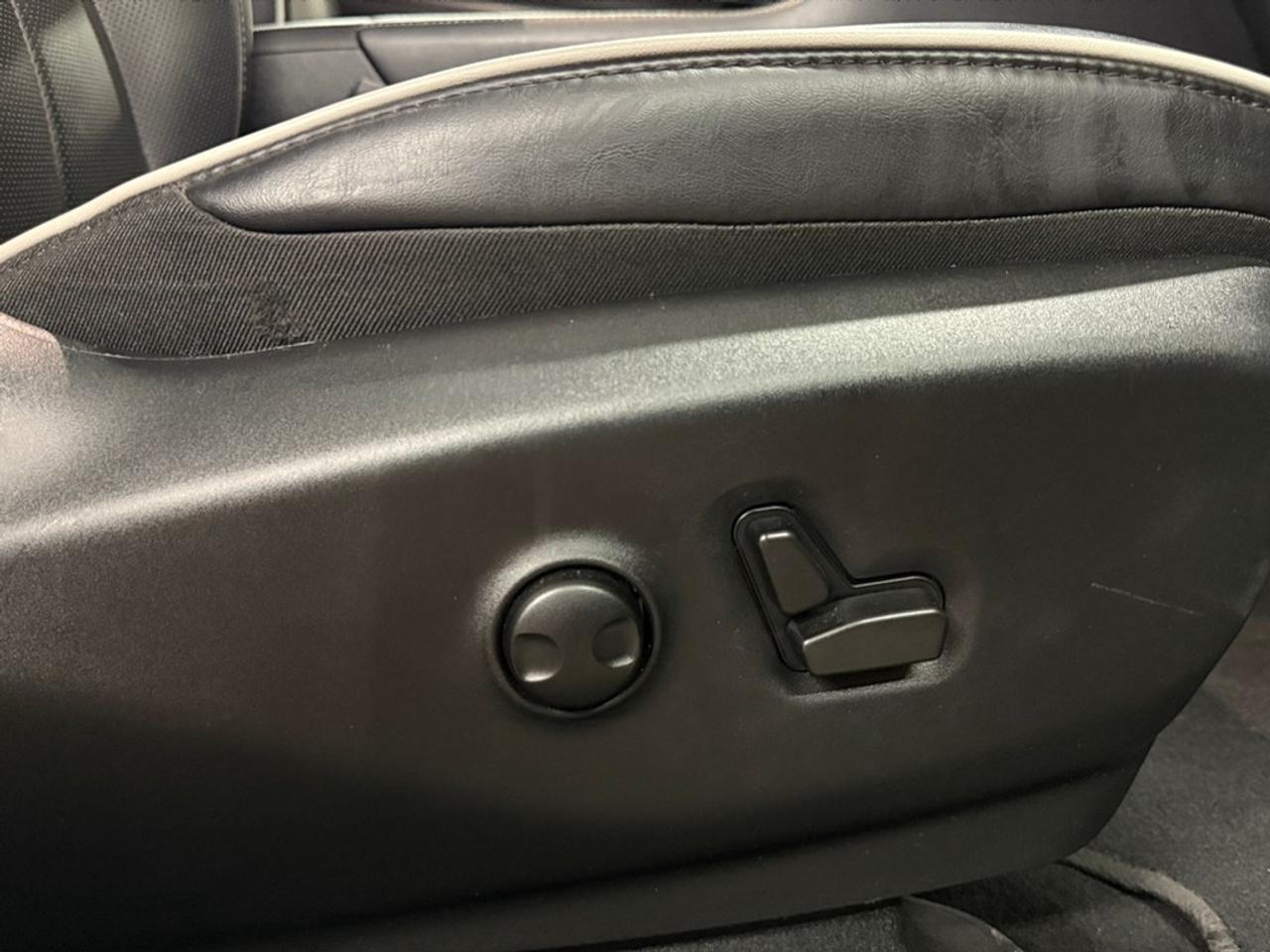 2025 Chrysler Pacifica Limited FWD Photo