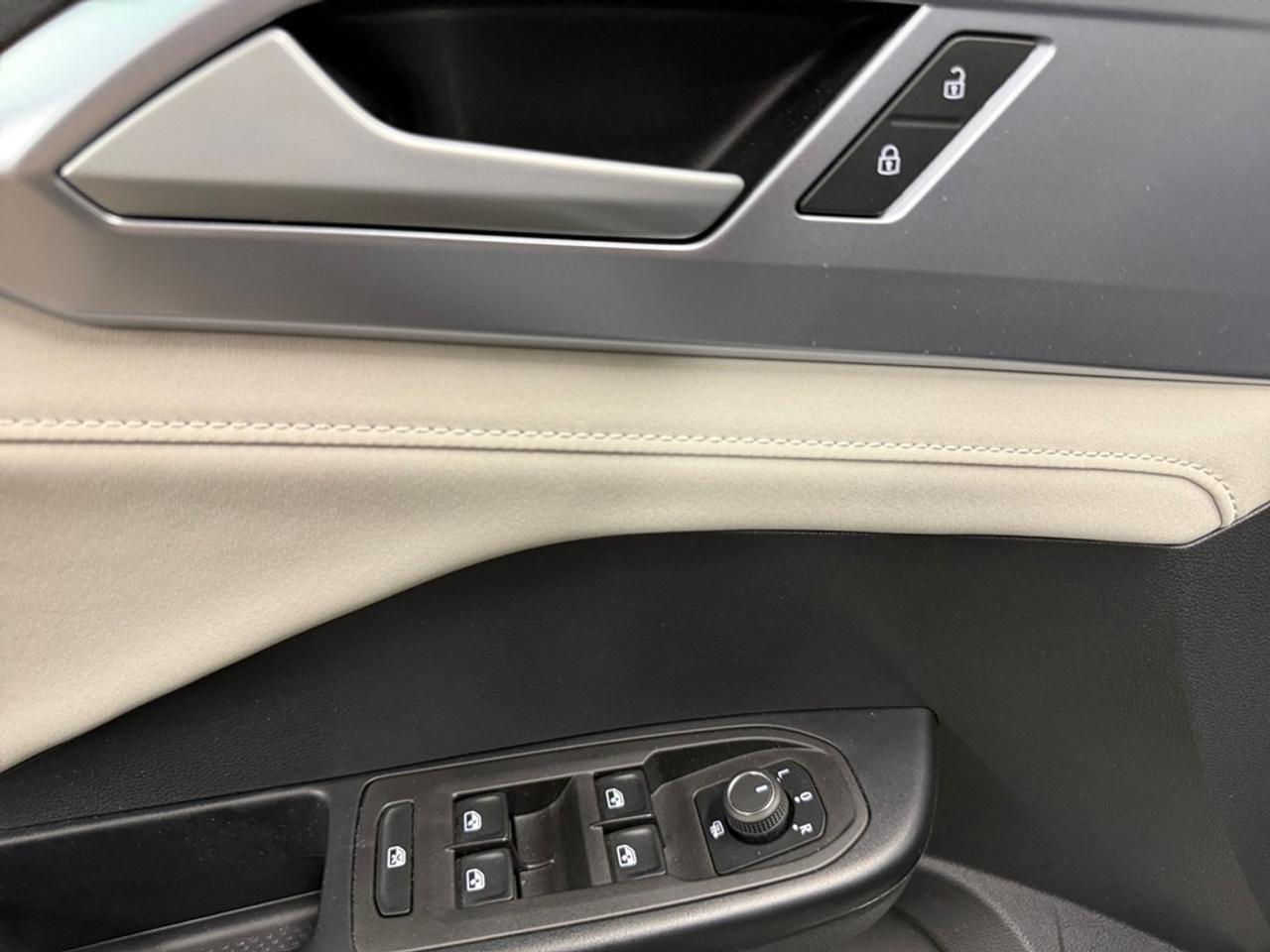 2026 Volkswagen Taos Comfortline 4Motion Photo