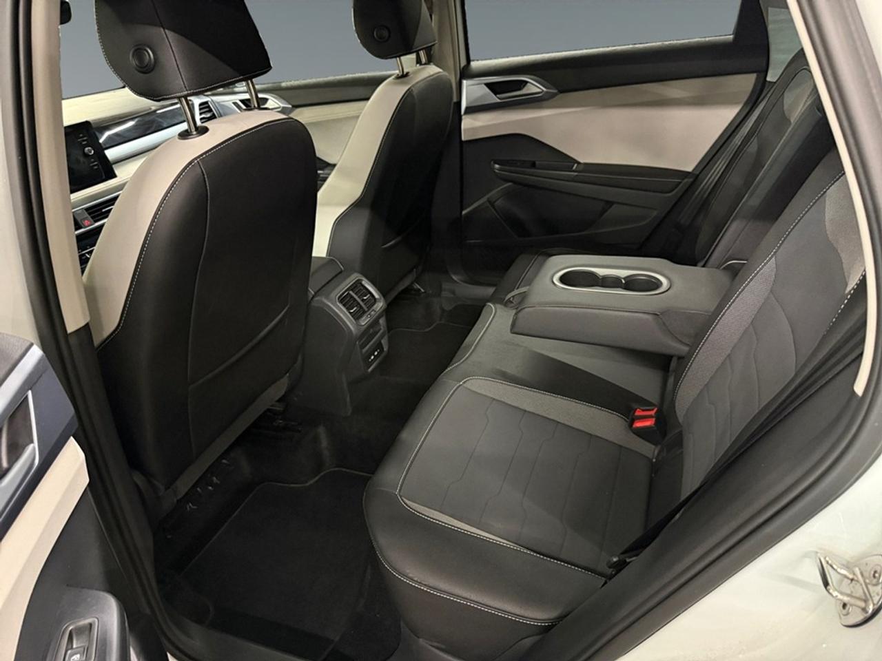 2026 Volkswagen Taos Comfortline 4Motion Photo