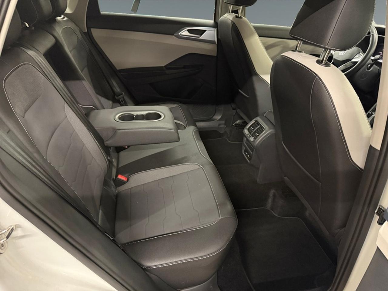 2026 Volkswagen Taos Comfortline 4Motion Photo