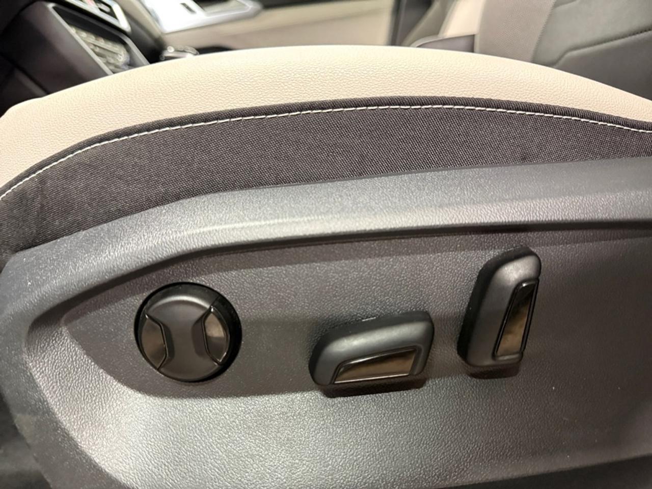 2026 Volkswagen Taos Comfortline 4Motion Photo