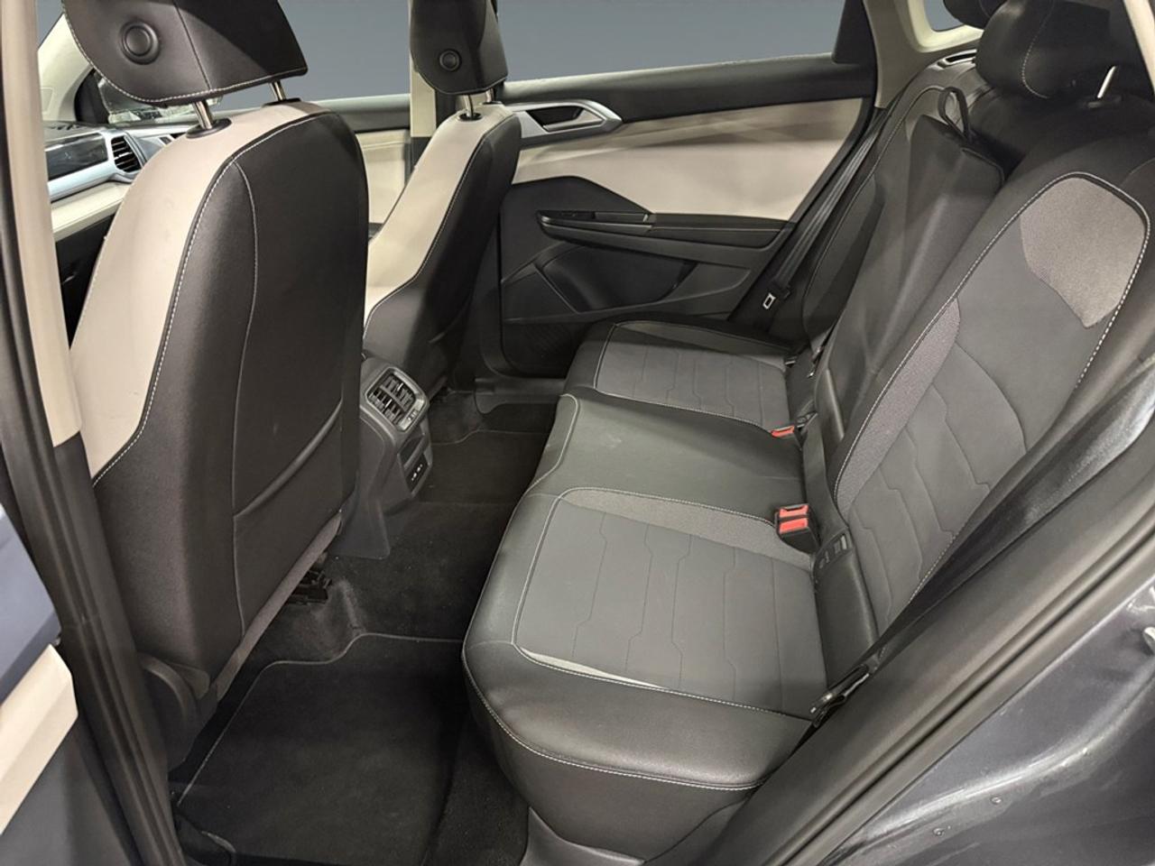 2026 Volkswagen Taos Comfortline 4Motion Photo