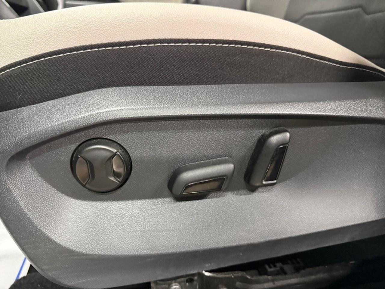 2026 Volkswagen Taos Comfortline 4Motion Photo