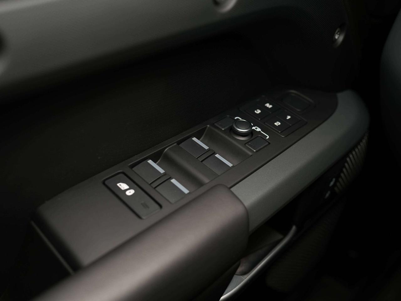 2023 Land Rover Defender X | P400 | PANO | MERIDIAN | 22 IN Photo