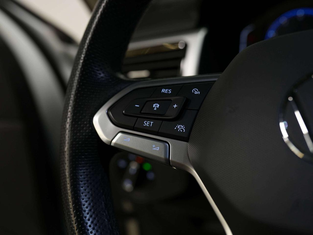 2021 Volkswagen Atlas R-LINE | EXECLINE | 6 PASS | PANO | 21 IN Photo