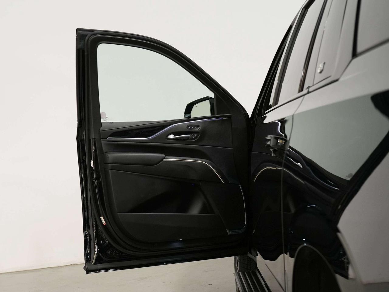2023 Cadillac Escalade SPORT | REAR ENTERTAINMENT | 7 PASS | 22 IN Photo