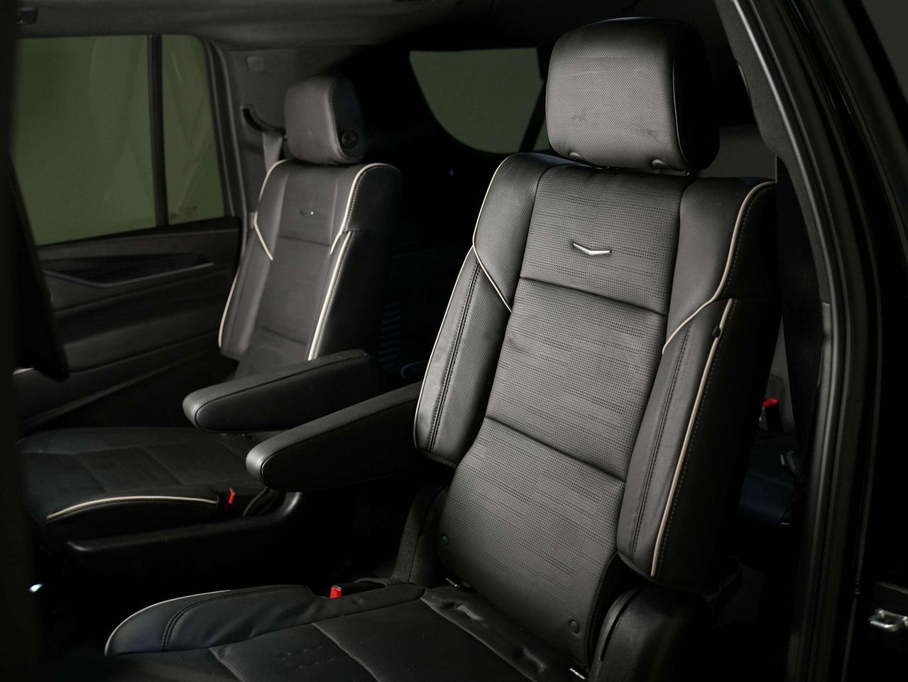 2023 Cadillac Escalade SPORT | REAR ENTERTAINMENT | 7 PASS | 22 IN Photo