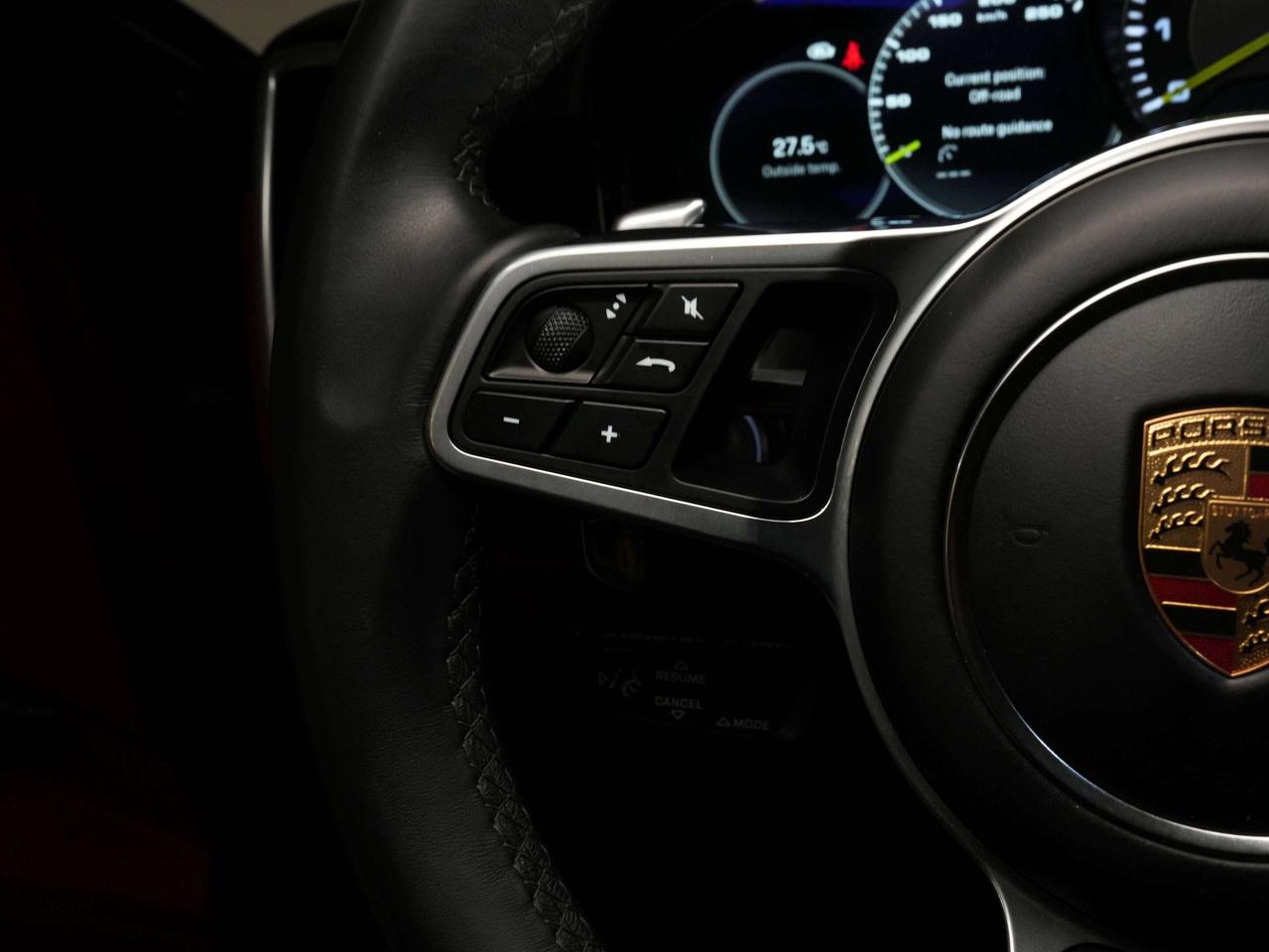 2023 Porsche Cayenne PLATINUM EDITION | E-HYBRID | PREMIUM PLUS | 21 IN Photo