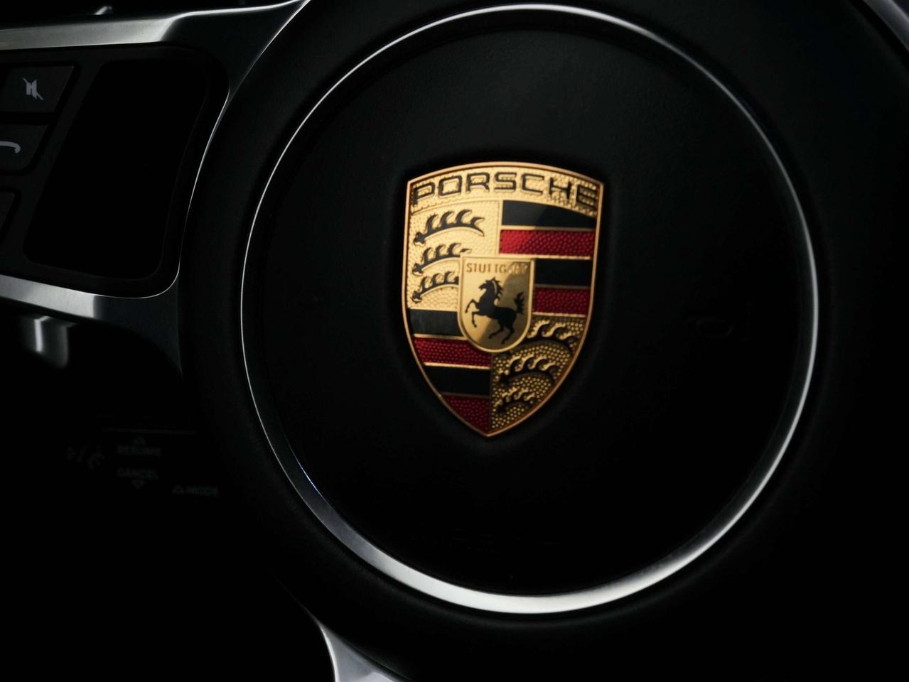 2023 Porsche Cayenne PLATINUM EDITION | E-HYBRID | PREMIUM PLUS | 21 IN Photo