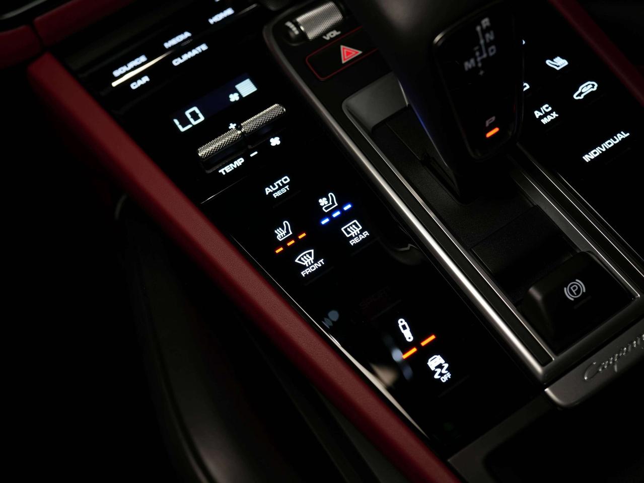 2023 Porsche Cayenne PLATINUM EDITION | E-HYBRID | PREMIUM PLUS | 21 IN Photo