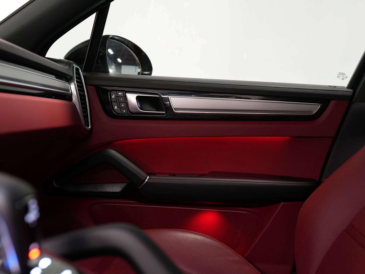 2023 Porsche Cayenne PLATINUM EDITION | E-HYBRID | PREMIUM PLUS | 21 IN Photo