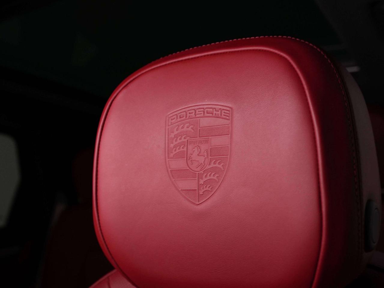 2023 Porsche Cayenne PLATINUM EDITION | E-HYBRID | PREMIUM PLUS | 21 IN Photo