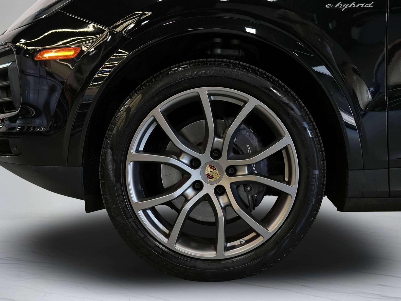 2023 Porsche Cayenne PLATINUM EDITION | E-HYBRID | PREMIUM PLUS | 21 IN Photo