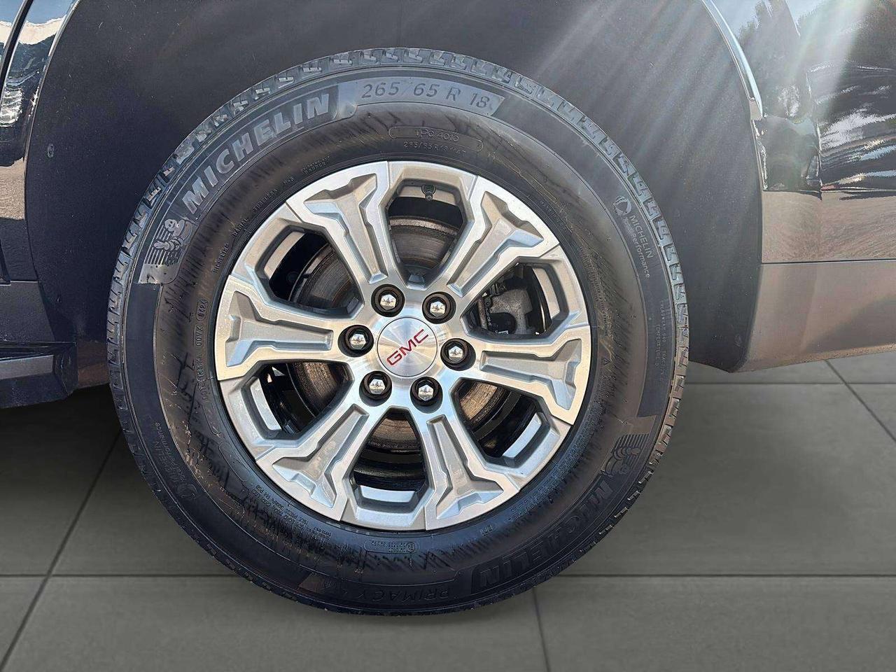 2024 GMC Yukon SLE Photo