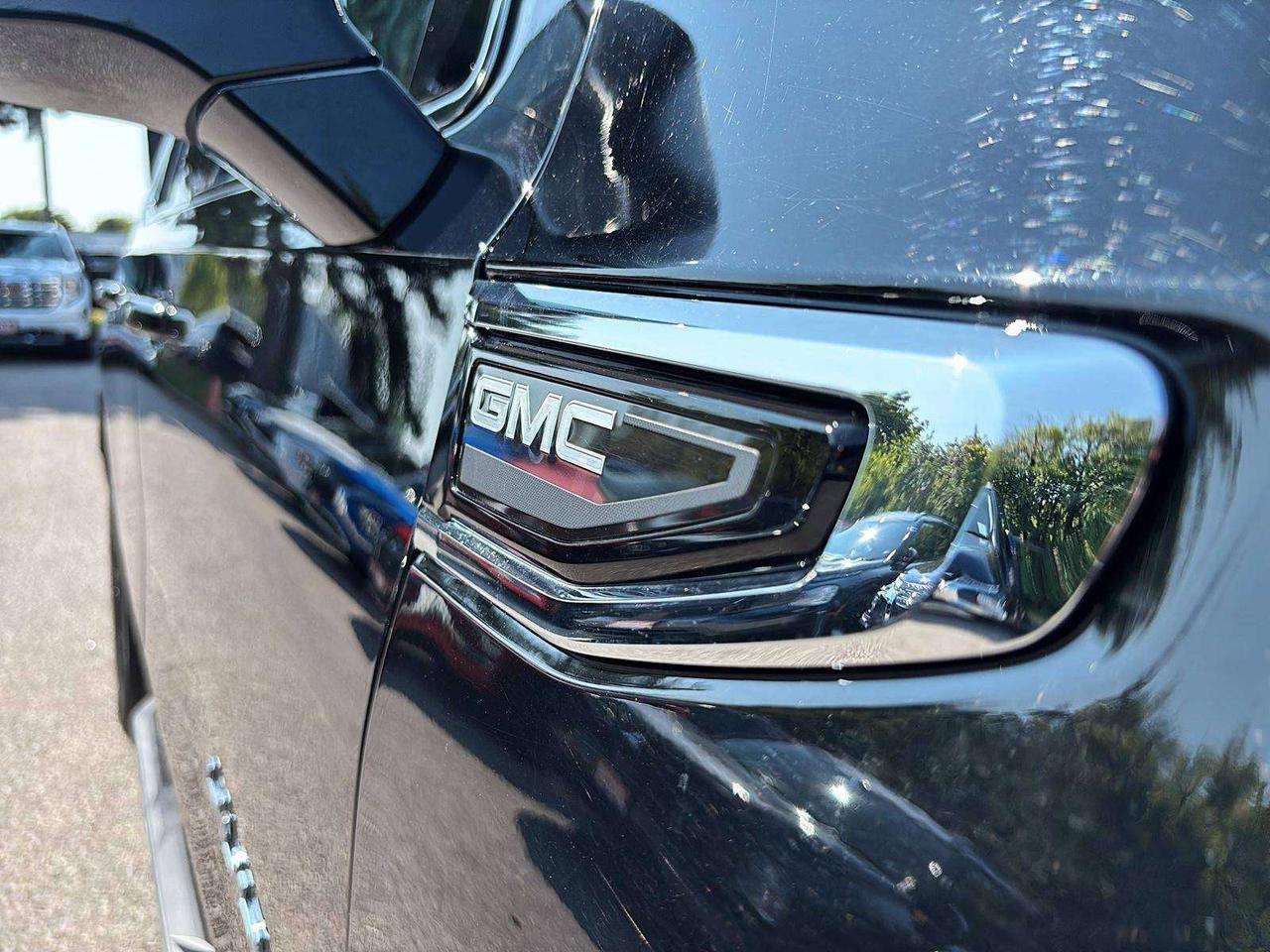 2024 GMC Yukon SLE Photo