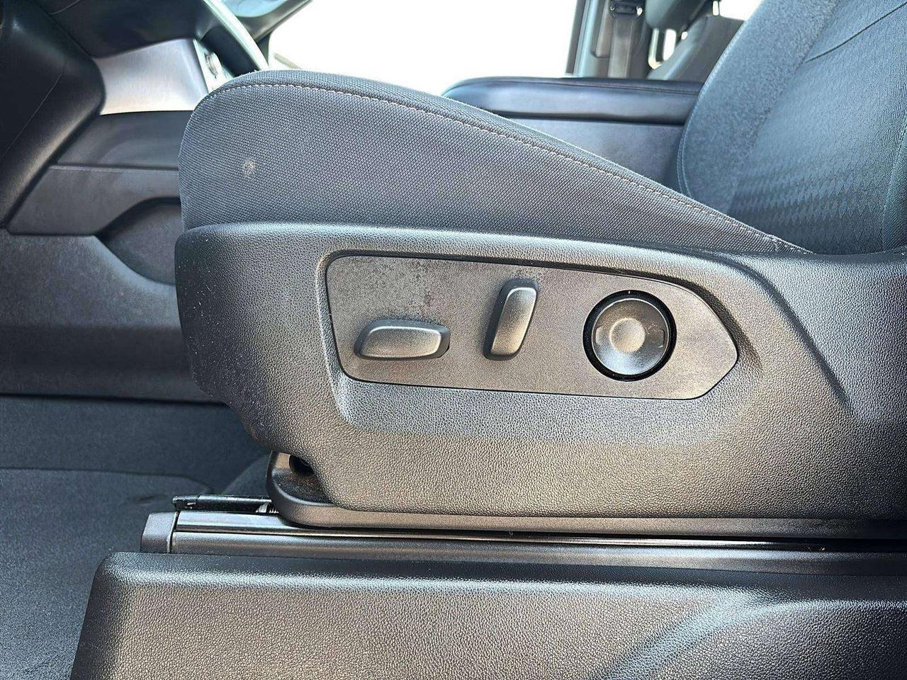 2024 GMC Yukon SLE Photo