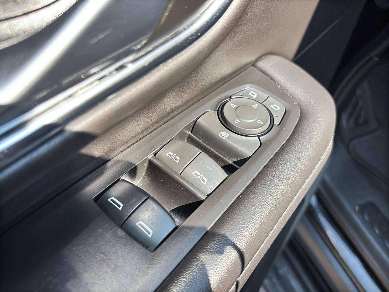 2024 GMC Yukon SLE Photo