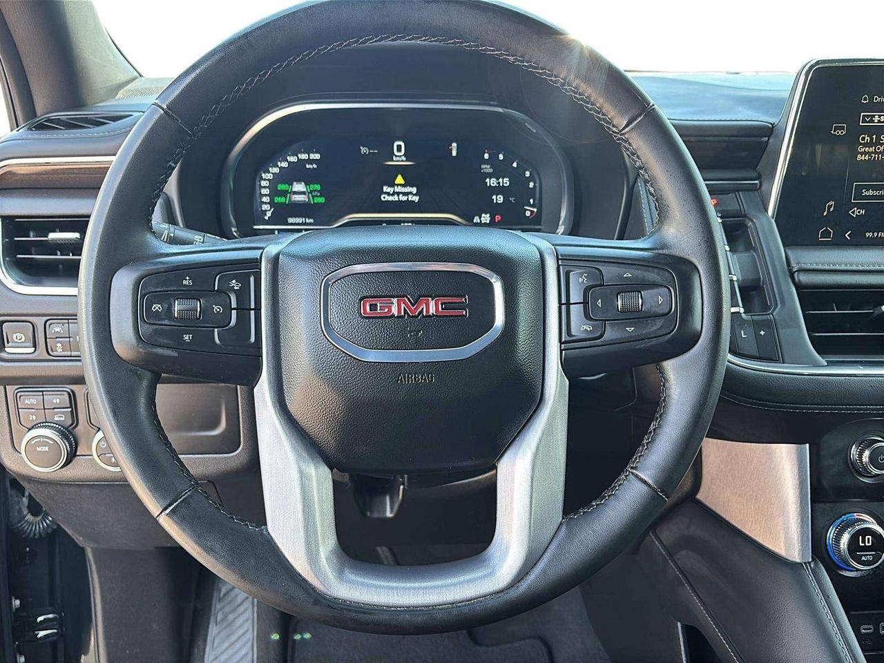 2024 GMC Yukon SLE Photo