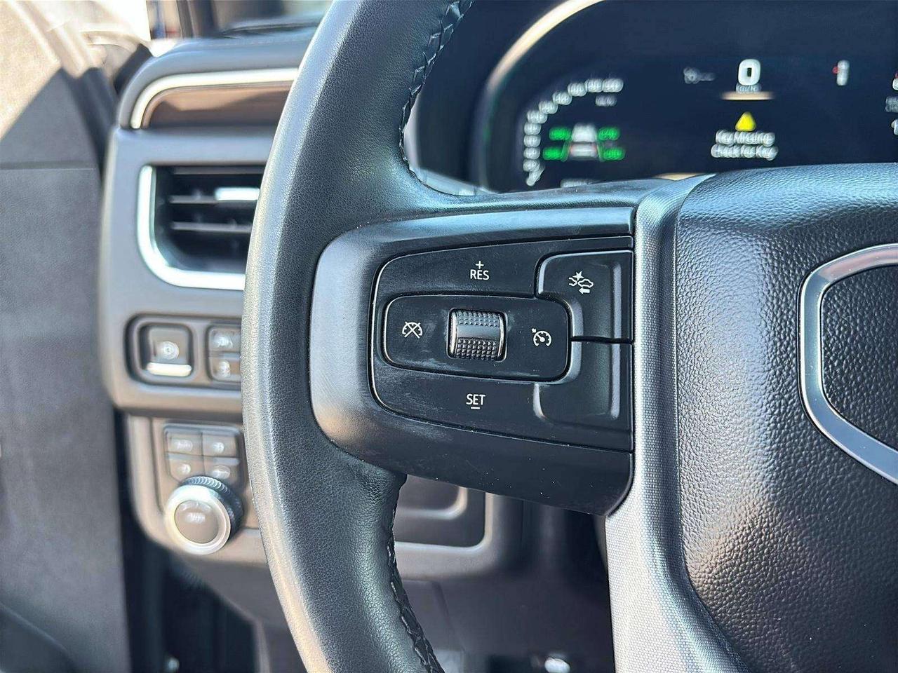 2024 GMC Yukon SLE Photo